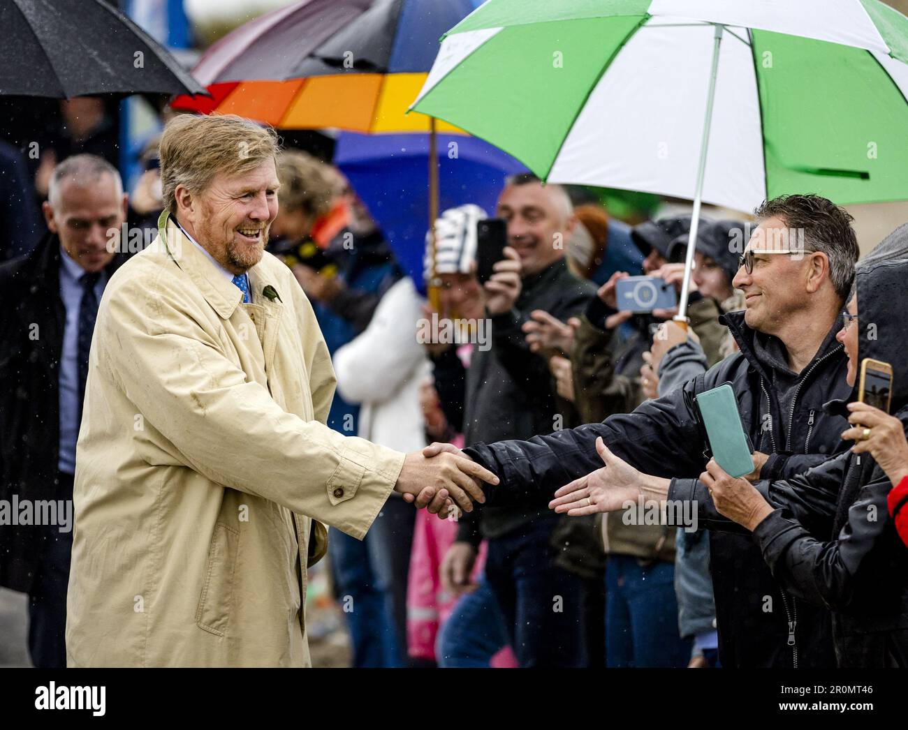 DEN HOORN - King Willem-Alexander arrives at Beach Pavilion Paal 9. The royal couple is paying a two-day regional visit to the Wadden Islands. ANP SEM VAN DER WAL netherlands out - belgium out Credit: ANP/Alamy Live News Stock Photo