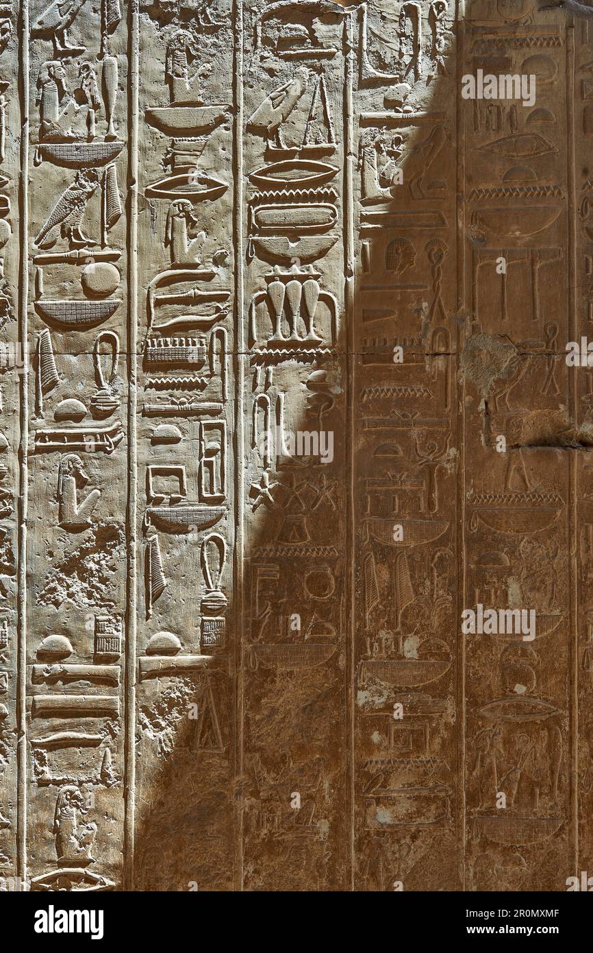 Ancient egyptian writing hi-res stock photography and images - Alamy