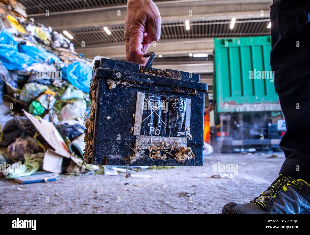 09 May 2023, MecklenburgWestern Pomerania, Rosenow A car battery