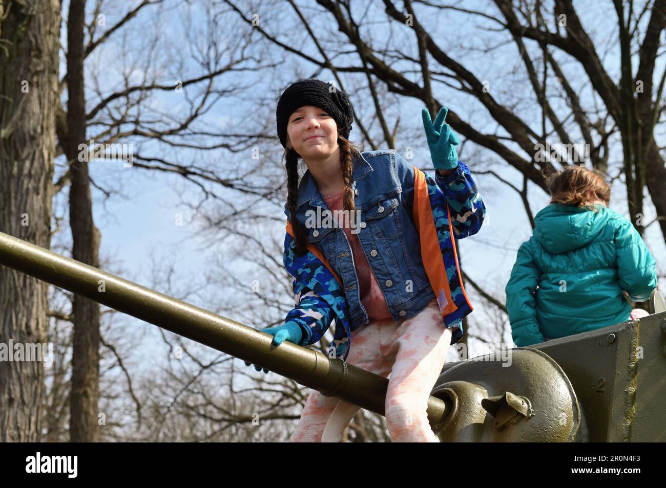 Wheaton, Illinois, USA. Children climbing on military tanks at Cantigny Park. Stock Photo