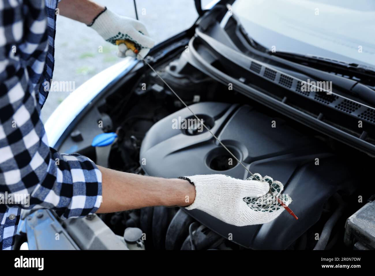 Check transmission fluid level hi-res stock photography and images - Alamy