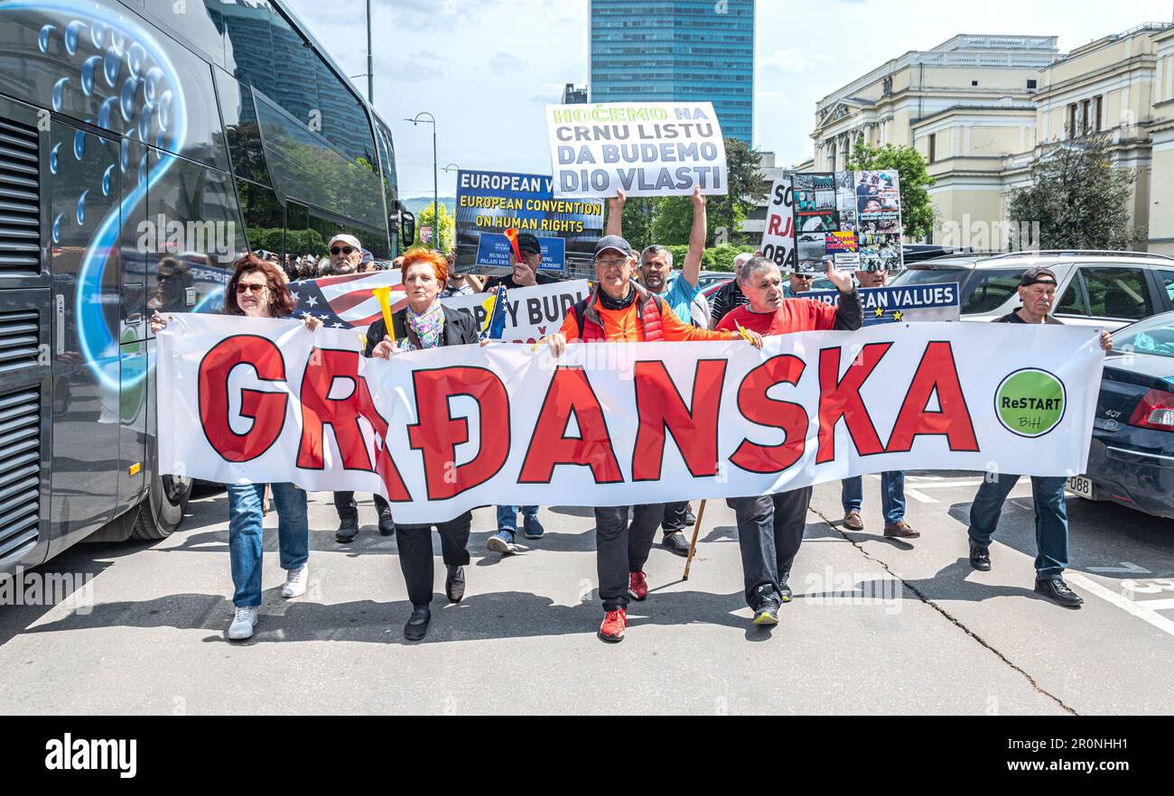 Citizens' protest march due to Schmitt's decision to unblock the ...