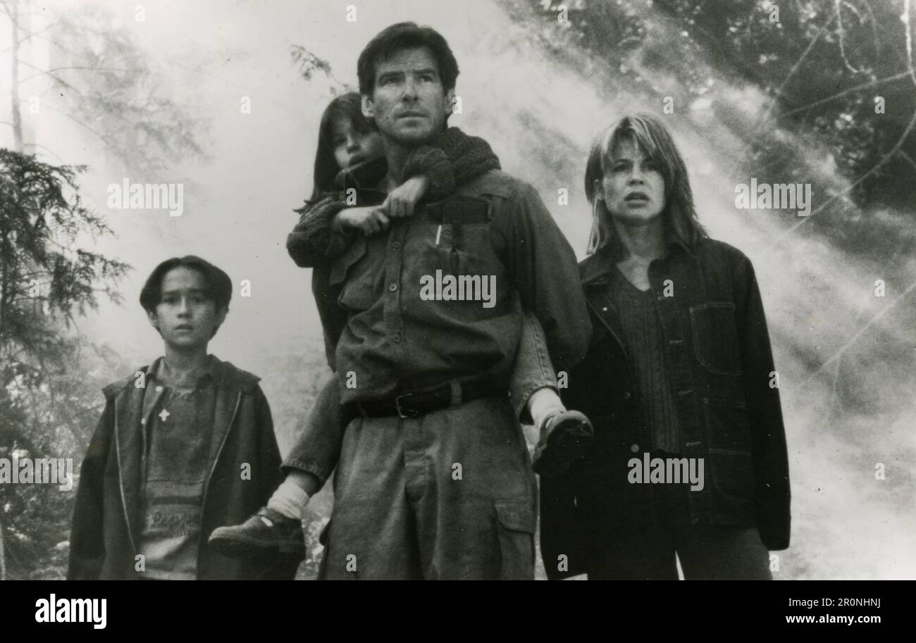 Actors Jeremy Foley, Jamie Renee Smith, Pierce Brosnan and Linda Hamilton in the movie Dante's Peak, USA 1997 Stock Photo