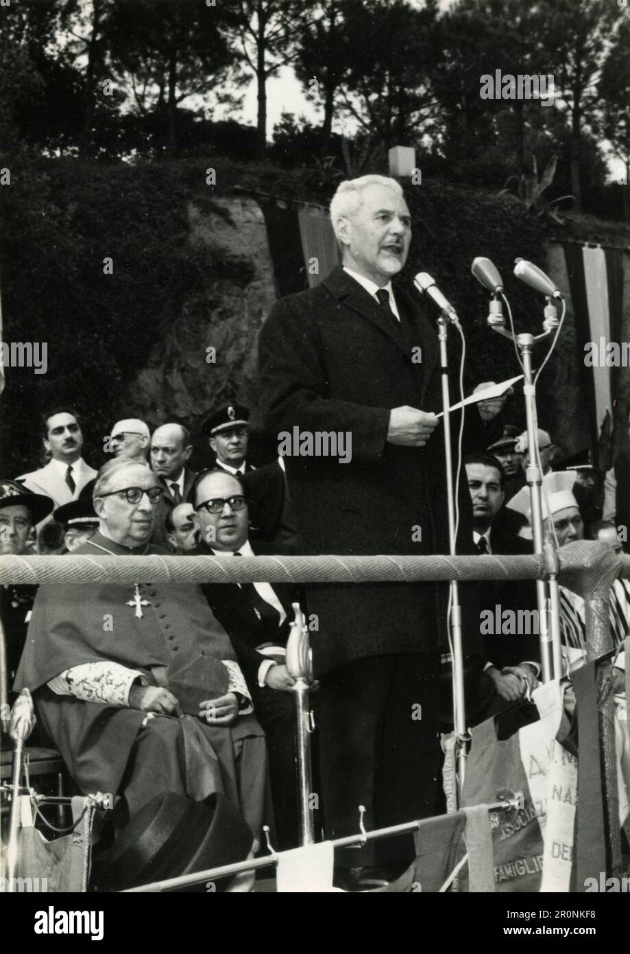 Italian politician delivering a speach at a commemoration, Italy 1965 Stock Photo