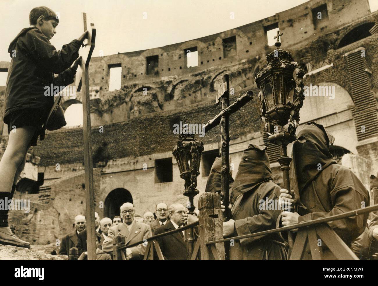 Via Crucis procession at the Colosseum with hooded religious brotherhood members, Rome, Italy 1950s Stock Photo