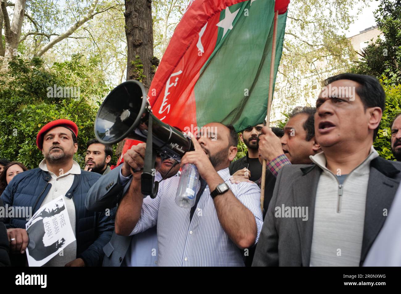London/UK, 09 MAY 2023. Supporters of former president Imran Khan demonstrated outside the Pakistani High Commission in London demanding his release from Pakistani custody. Aubrey Fagon/ Alamy Live News Stock Photo