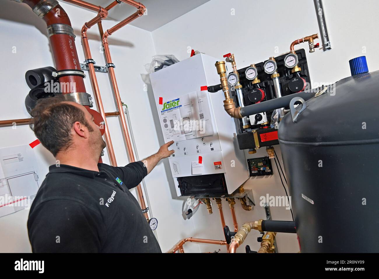 Topic Heating Hair, Deutschland. 09th May, 2023. Topic photo heating exchange ...