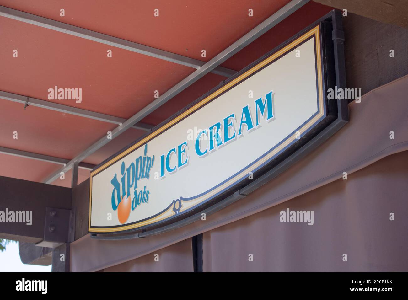 https://c8.alamy.com/comp/2R0P1KK/san-diego-california-united-states-09-23-2021-a-view-of-a-sign-selling-dippin-dots-ice-cream-food-products-2R0P1KK.jpg