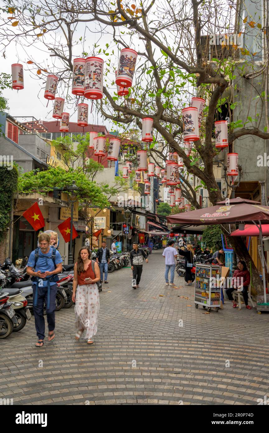 Pho Tong Duy Tan, a popular paved street with many cafés, bars and