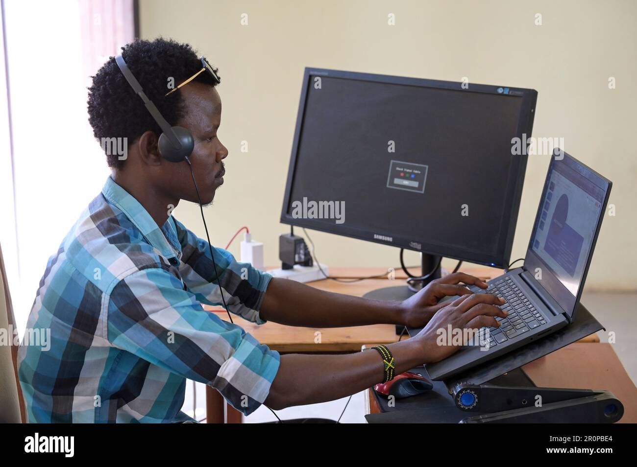 KENYA, Turkana, ICT Campus von Loropio, Initiative Learning Lions