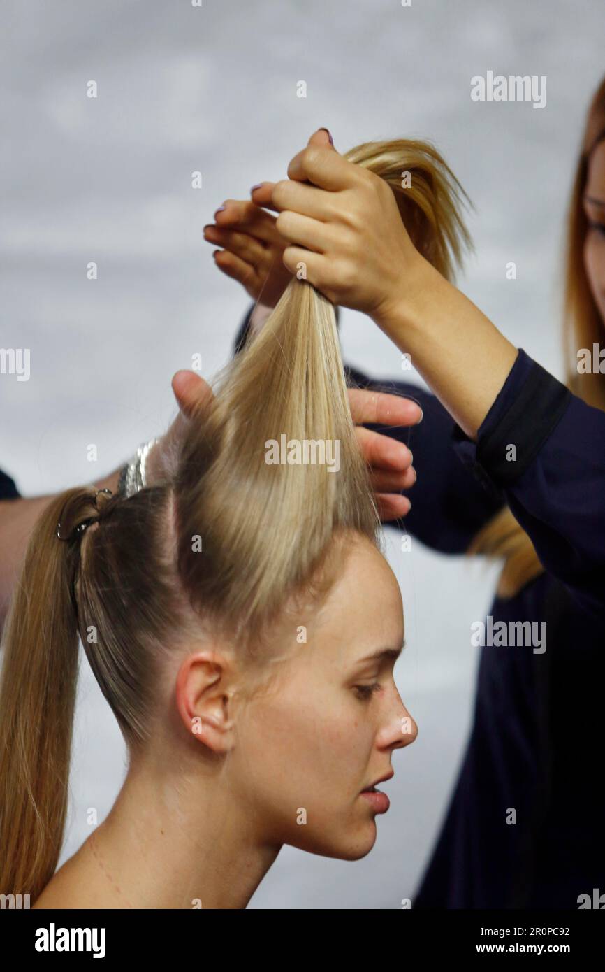 Molly Kucera (center) has her hair tended to by Cheyenne Kratz (hands at  left) hairstylist and Catherine Casuga (right), assistant as they prepare  Kucera for The Art of Fashion: Runway Show and, image size:866x1390