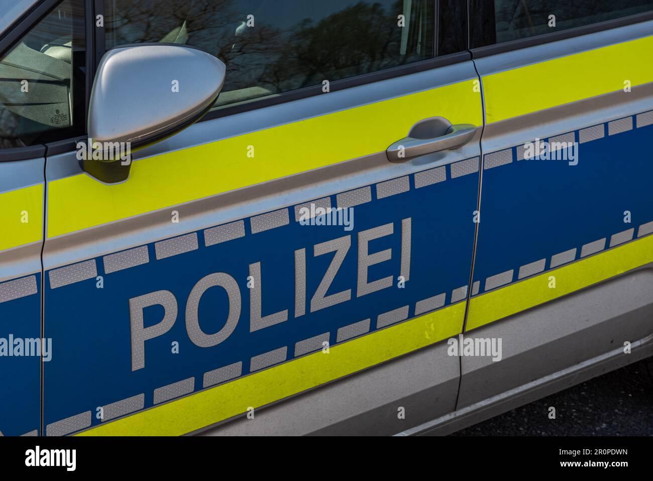 Blue and yellow police car hi-res stock photography and images - Alamy