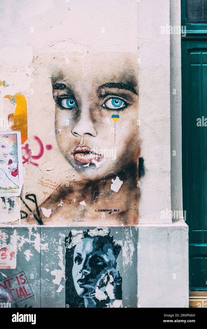 Paris, 27.04.23: Feature Bilder zu Paris. Auf den Bildern sind street art Werke aus dem Viertel Butte aux Cailles zu sehen, hier ein Kunstwerk zum Ukr Stock Photo