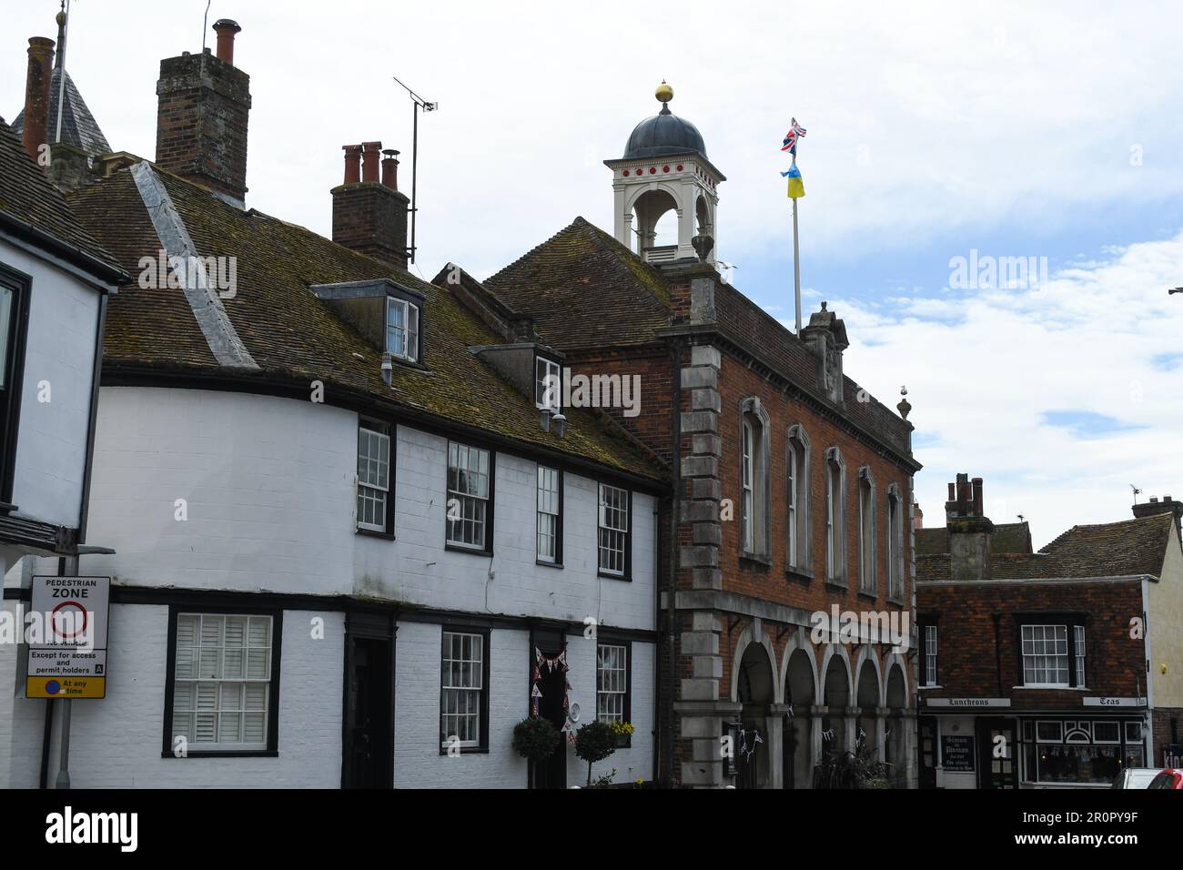 Market street and Rye Town Hall Stock Photo Alamy