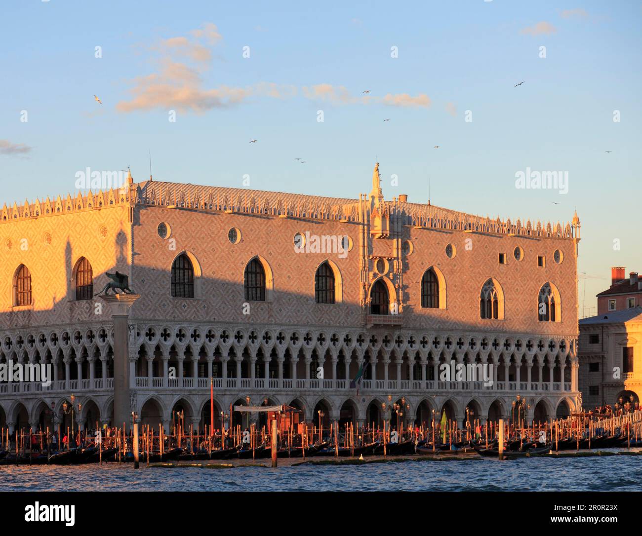 Beautiful building doges palace hi-res stock photography and images - Alamy