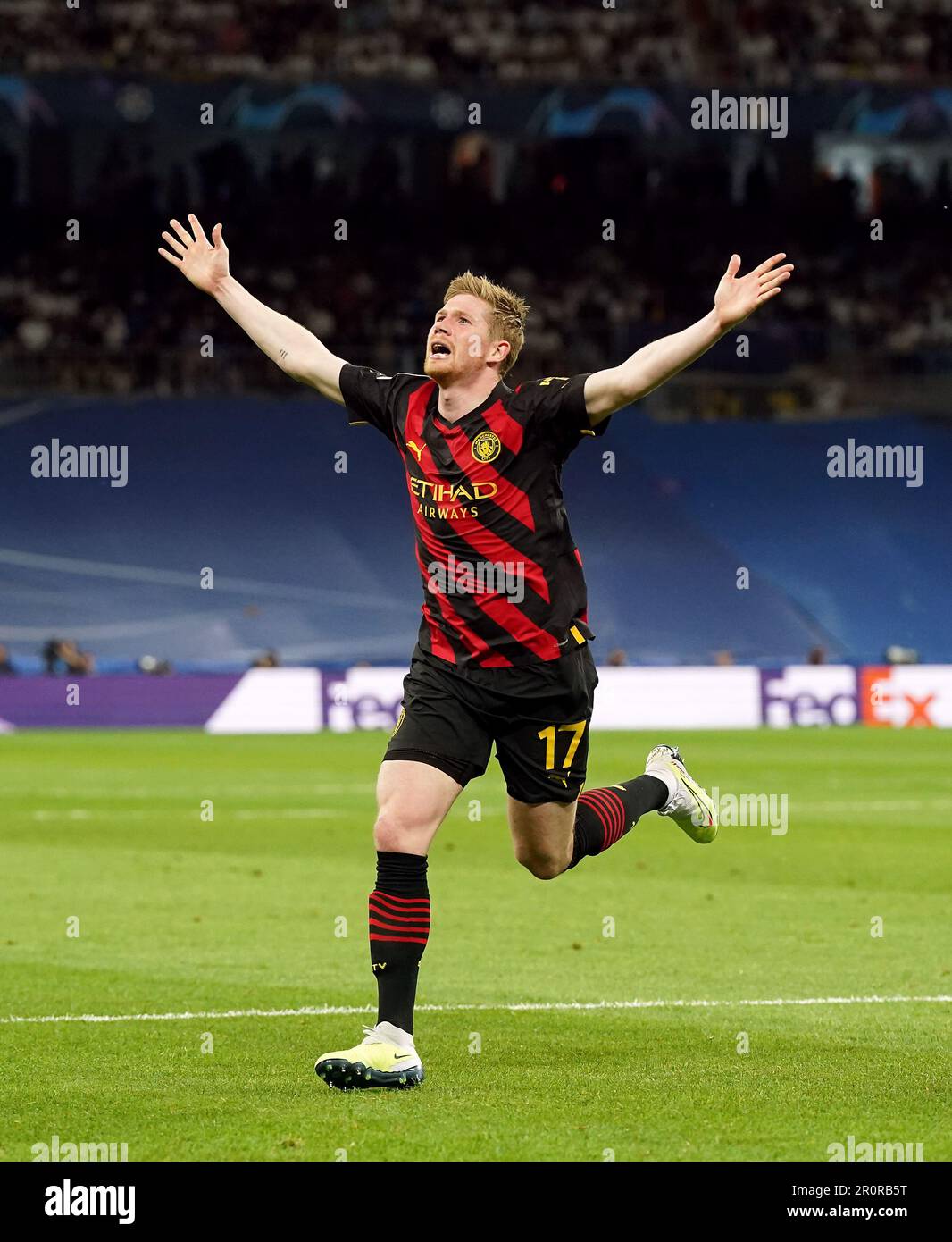 Manchester City's Kevin De Bruyne celebrates scoring their side's first