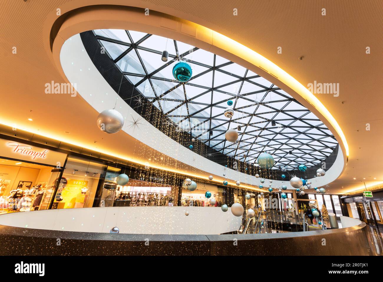 Luxury shopping mall hi-res stock photography and images - Alamy