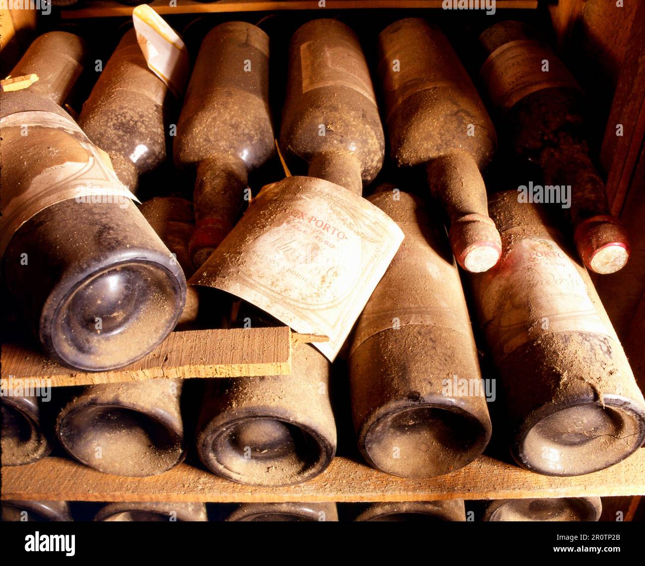 Old cellar storing wine bottles hi-res stock photography and images - Alamy