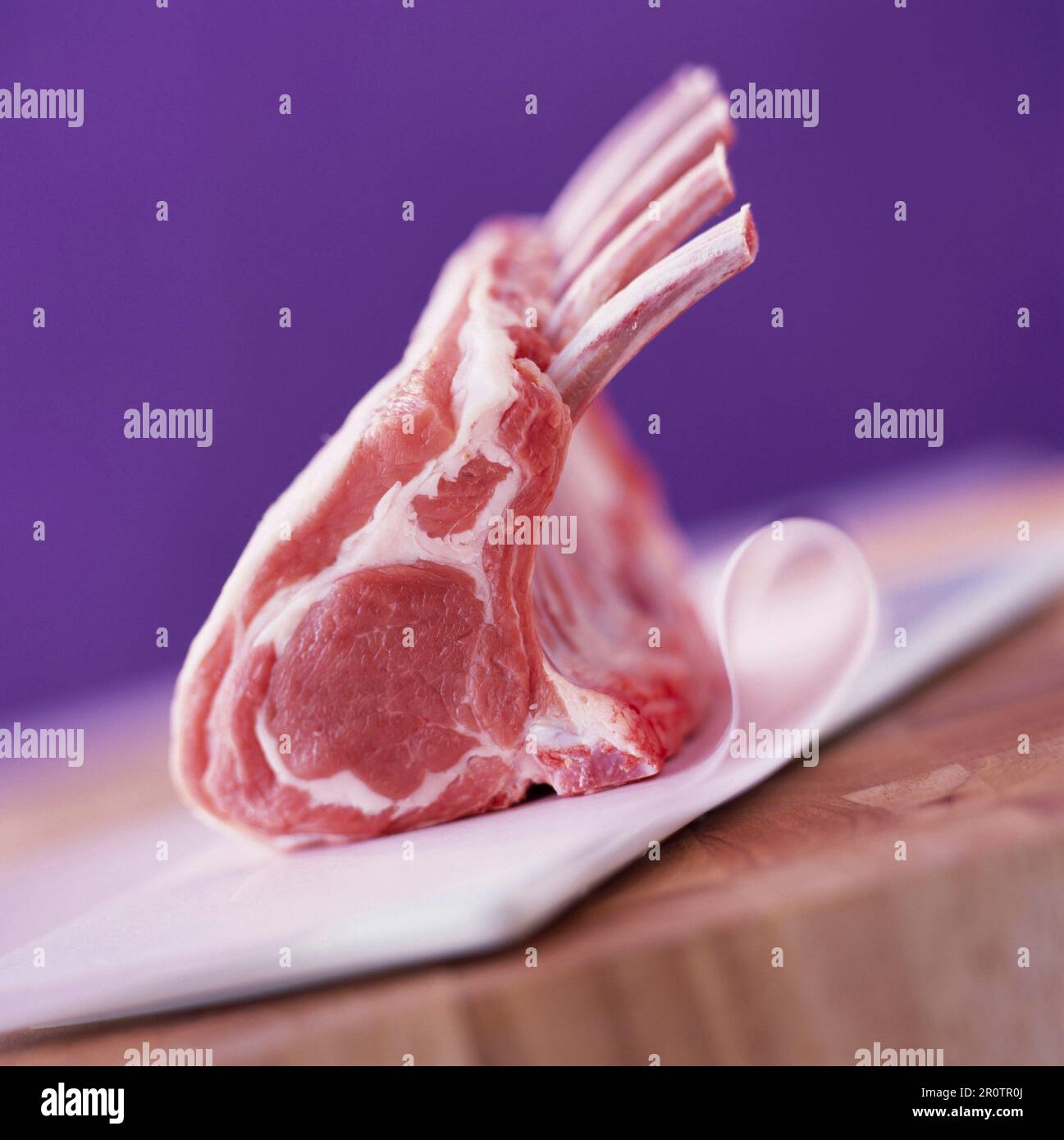Raw lamb chops Stock Photo - Alamy