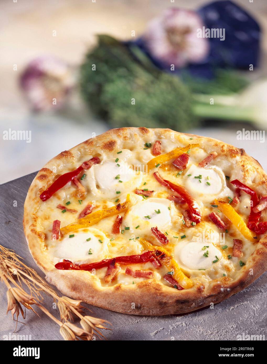 Goat cheese and pepper pizza Stock Photo Alamy