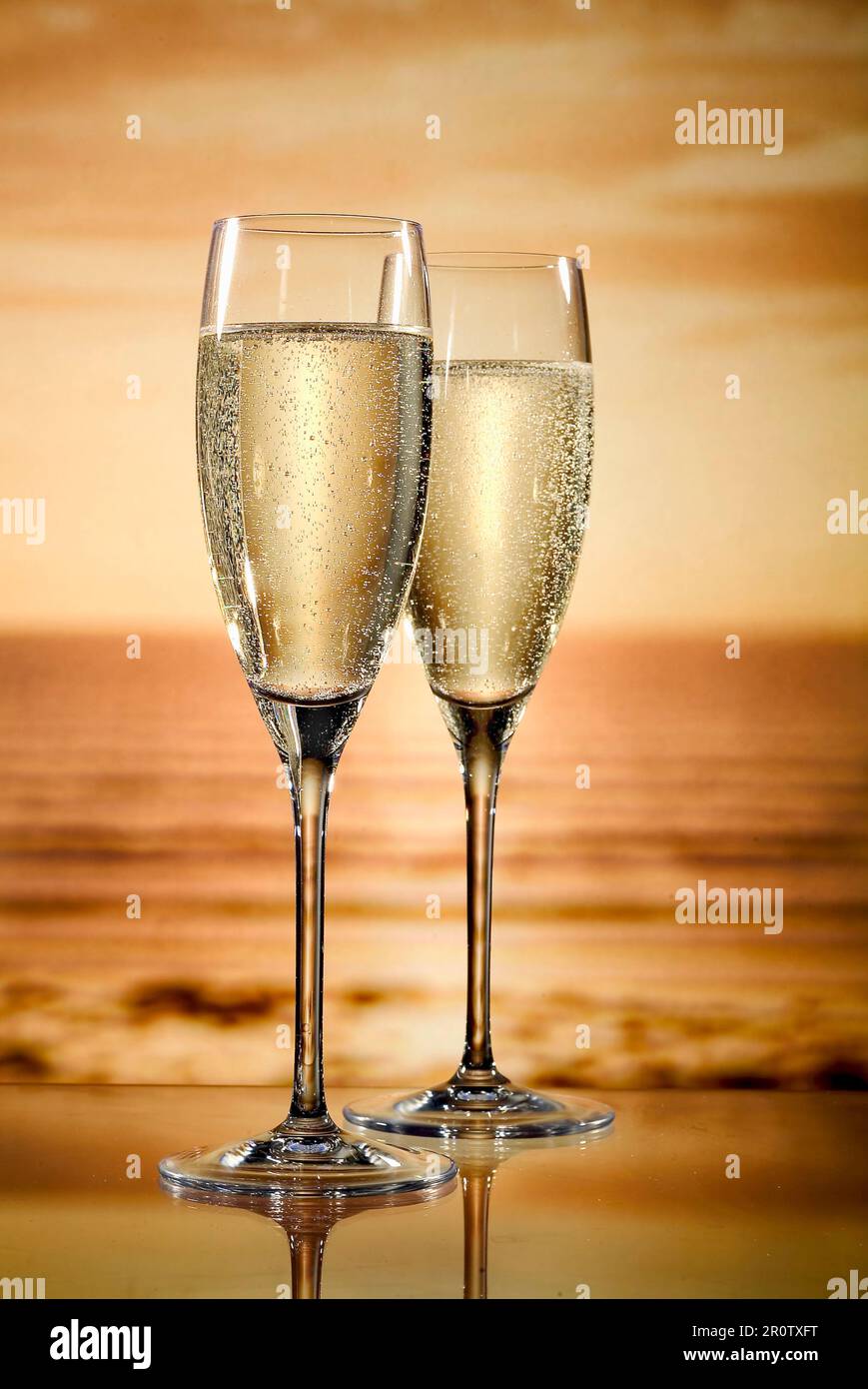 Two wine glasses with scenery hi-res stock photography and images - Alamy
