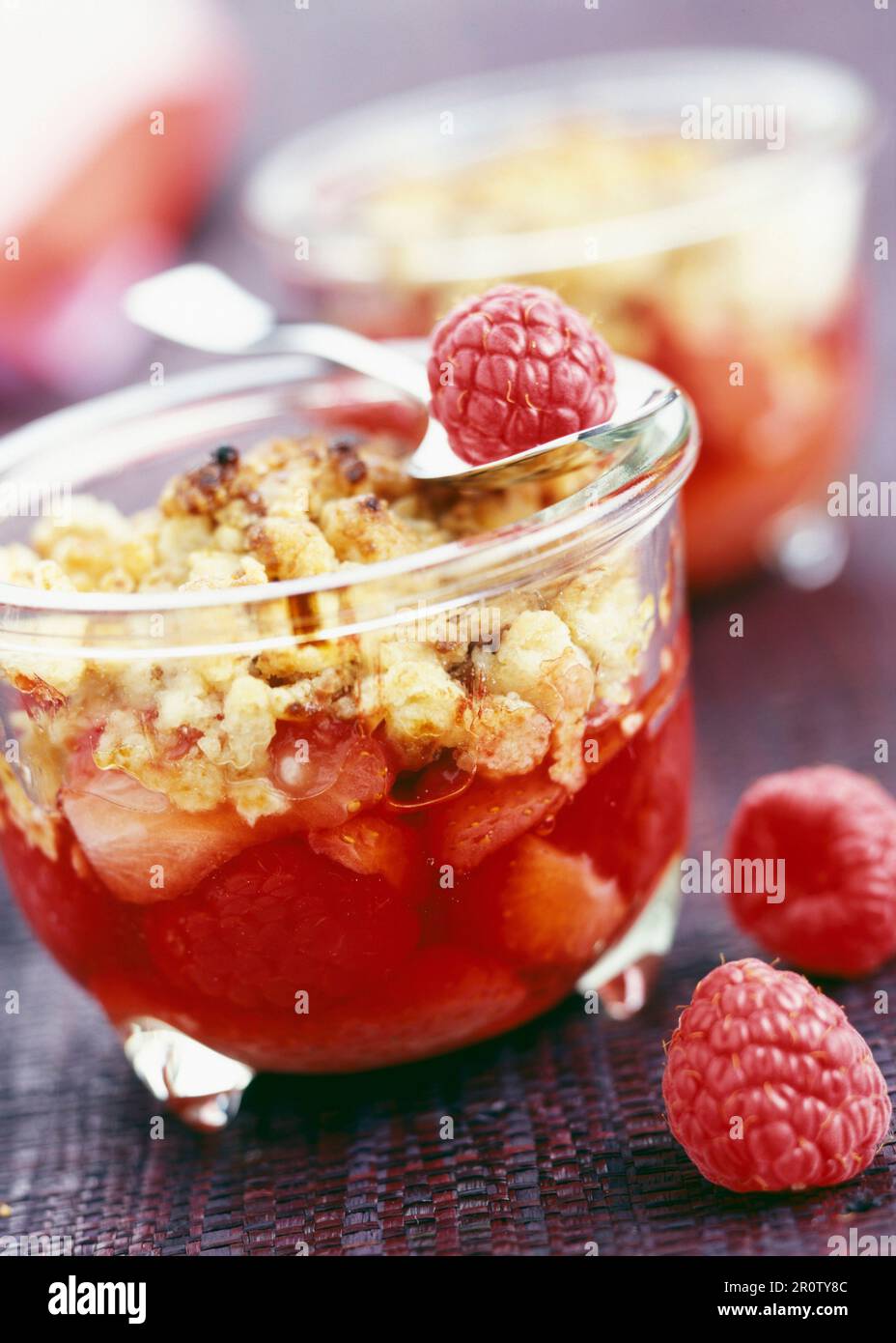 summer fruit crumble Stock Photo Alamy
