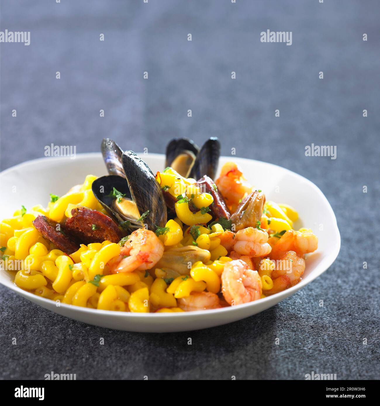 Pasta shell risotto paellastyle Stock Photo Alamy
