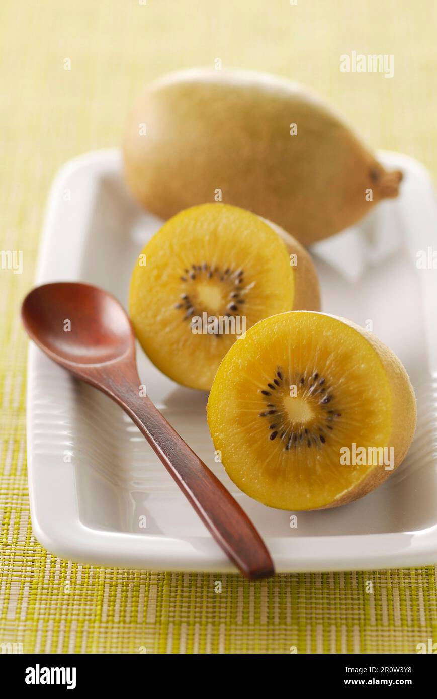 Golden kiwis hi-res stock photography and images - Alamy