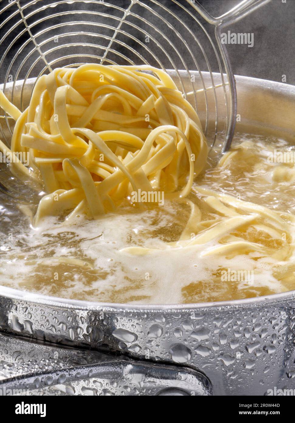 Cooking pasta in boiling water Stock Photo - Alamy