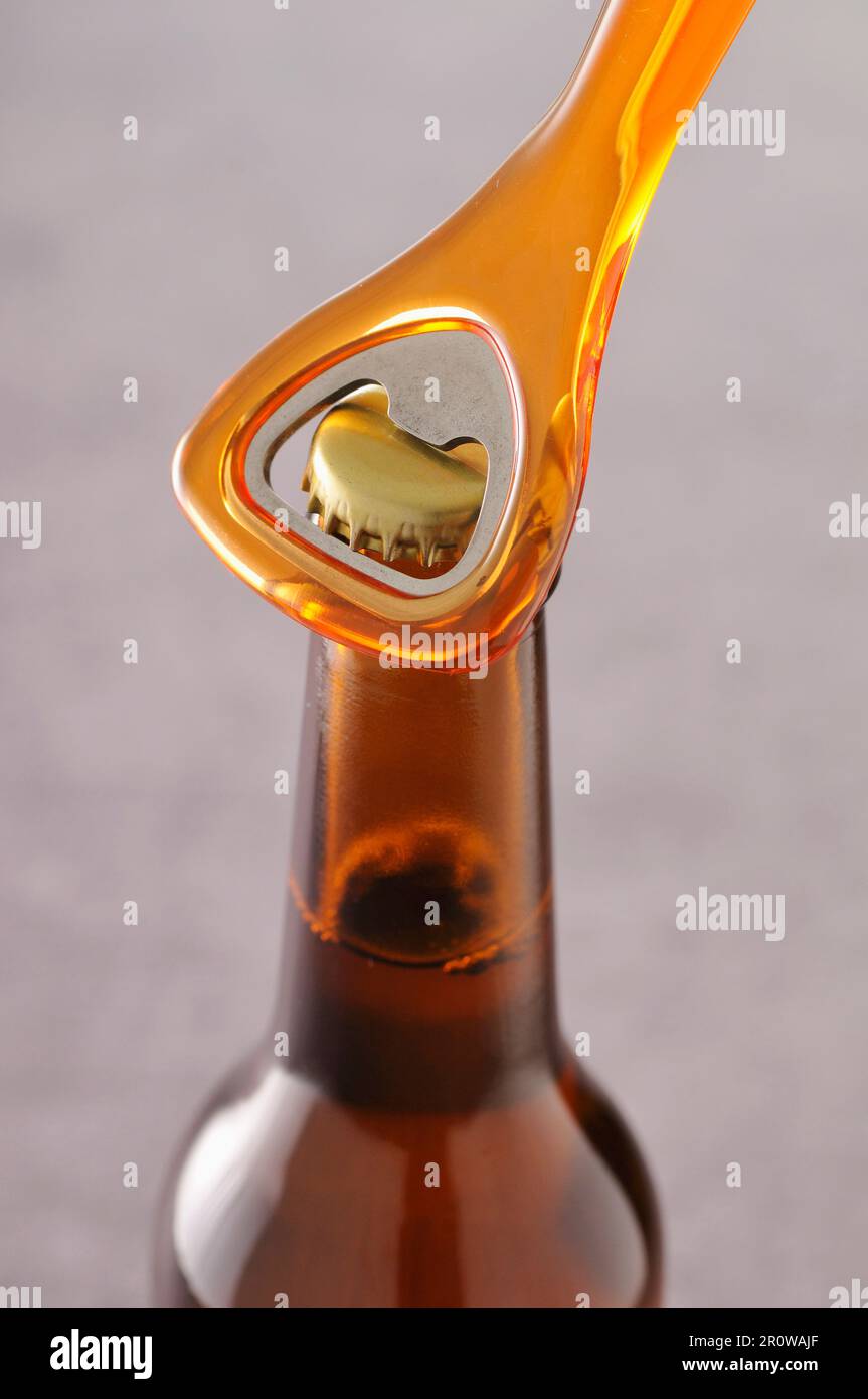 https://c8.alamy.com/comp/2R0WAJF/opening-a-bottle-of-beer-2R0WAJF.jpg