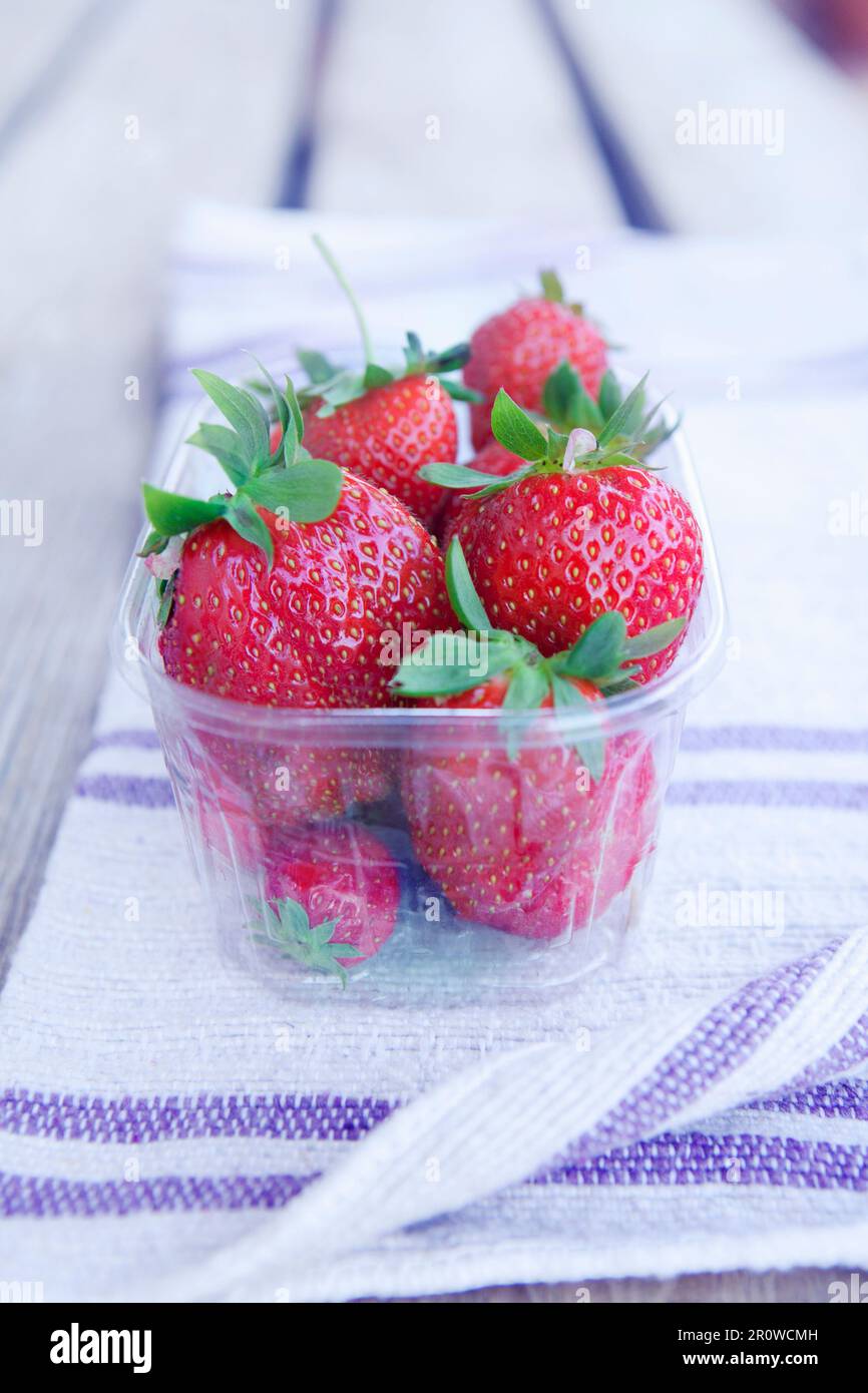 Punnet of strawberries Stock Photo - Alamy