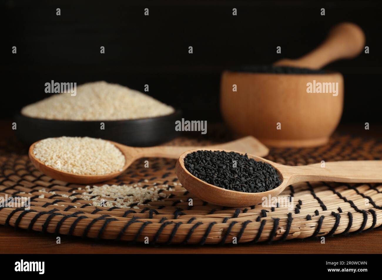 Black and white sesame seeds on wicker mat Stock Photo - Alamy