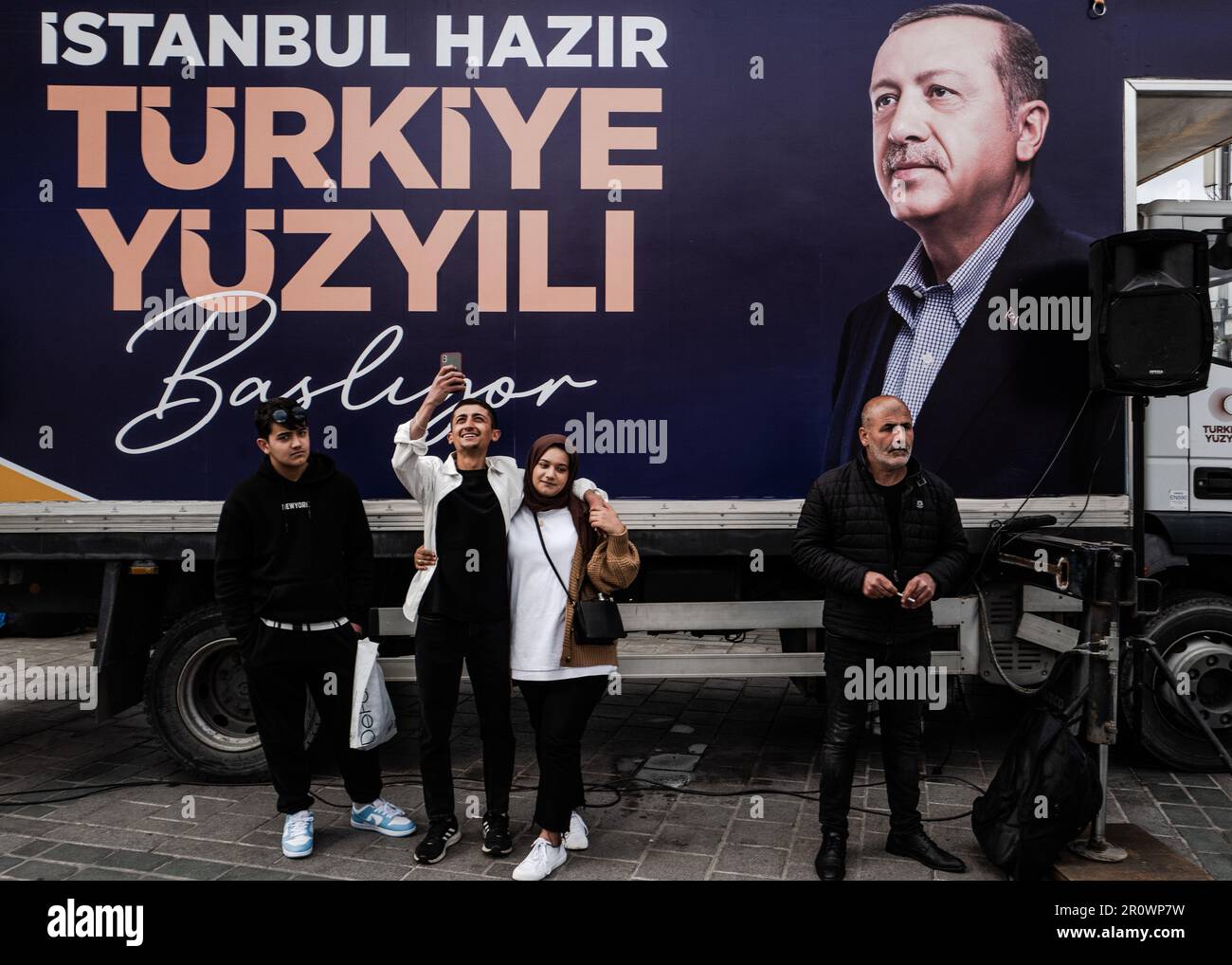 May 9, 2023: young turks take a selfie in front of Erdogan's photo in central Istanbul (Credit Image: © Sadak Souici/ZUMA Press Wire) EDITORIAL USAGE ONLY! Not for Commercial USAGE! Stock Photo