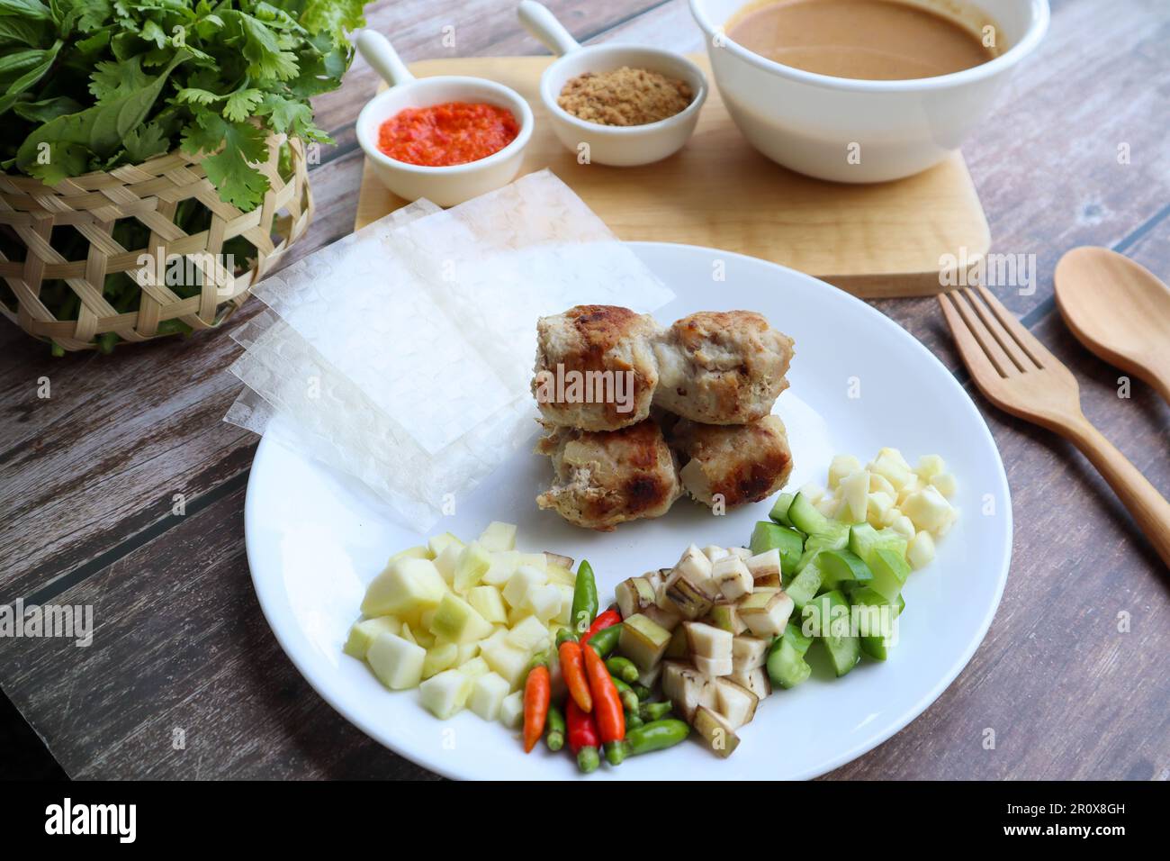 Nem Nuong - Vietnamese food of grilled pork sausage eat with rice paper and vegetables Stock Photo