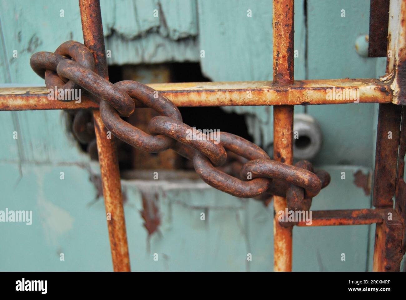 Chained up gate hi-res stock photography and images - Alamy