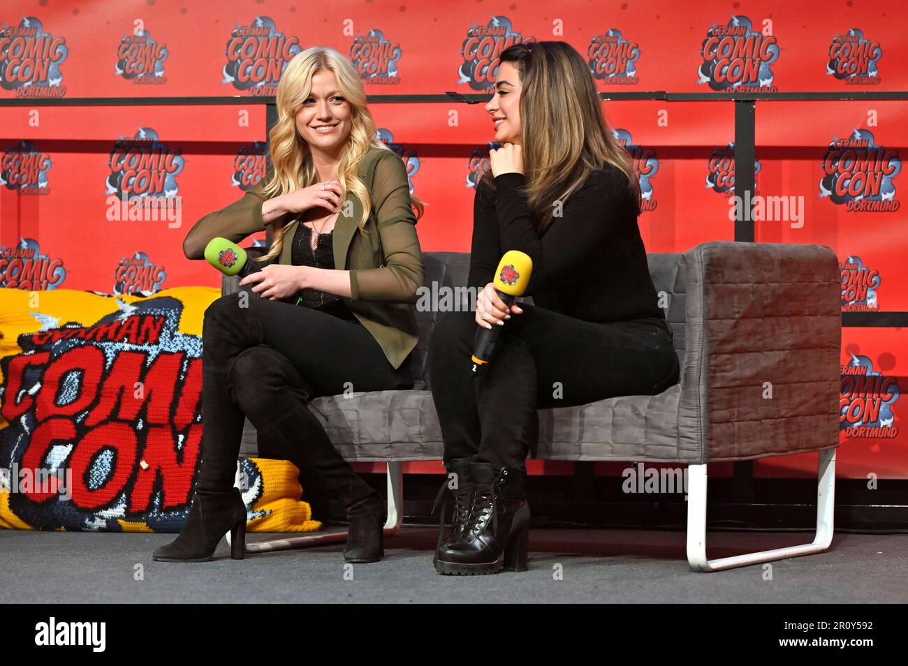 Katherine McNamara und Emeraude Toubia auf der German Comic Con Spring