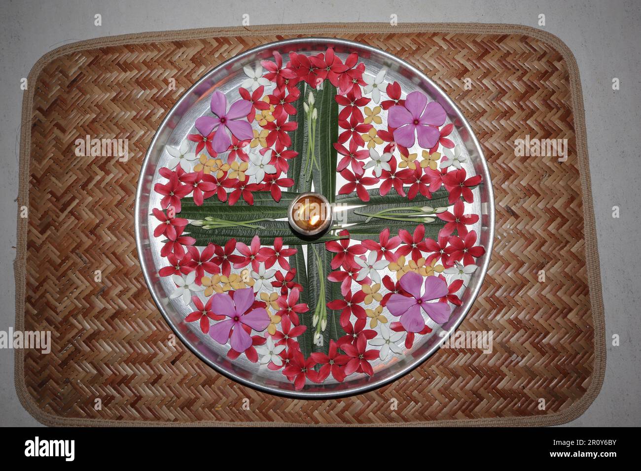 Aarti ki Thali or Puja thaali decorated with fresh flowers. Aarti thali