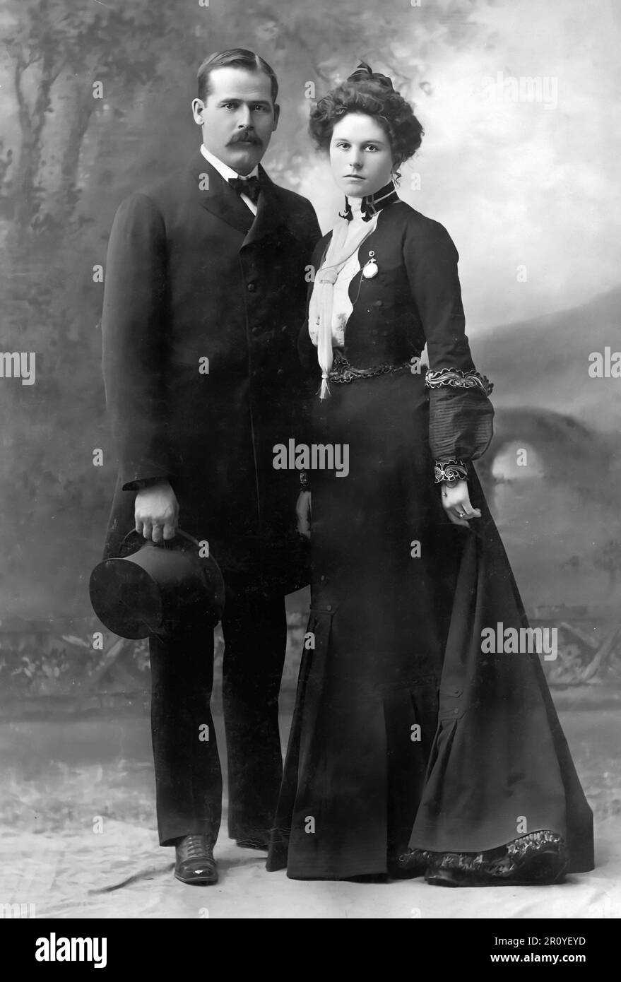 Etta Place and Harry Longabaugh. Portrait of the Sundance Kid (Harry Longabaugh: 1867-1908) and Etta Place (b. c. 1878), c. 1901 Stock Photo