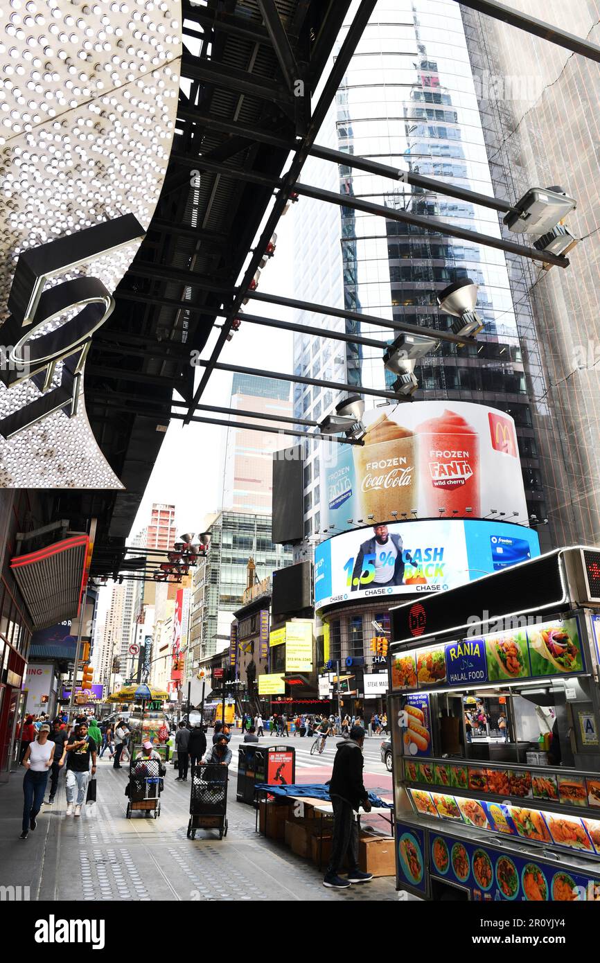 LOFT Store In Times Square - Street Scene New York City - USA Stock ...