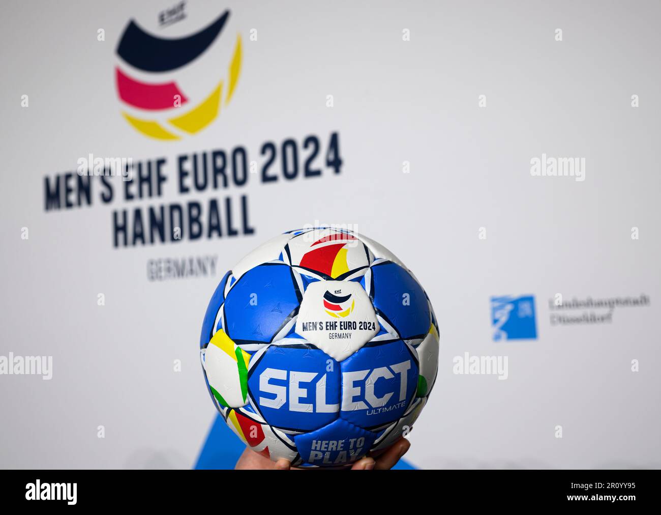 Dusseldorf, Deutschland. 10th May, 2023. Feature, the match ball of the