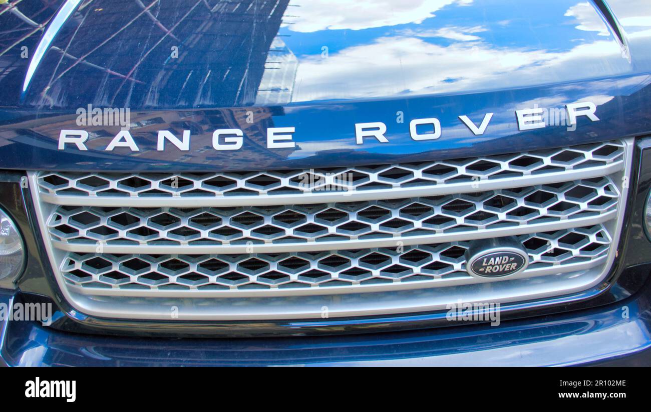 range rover bonnet and grill Stock Photo