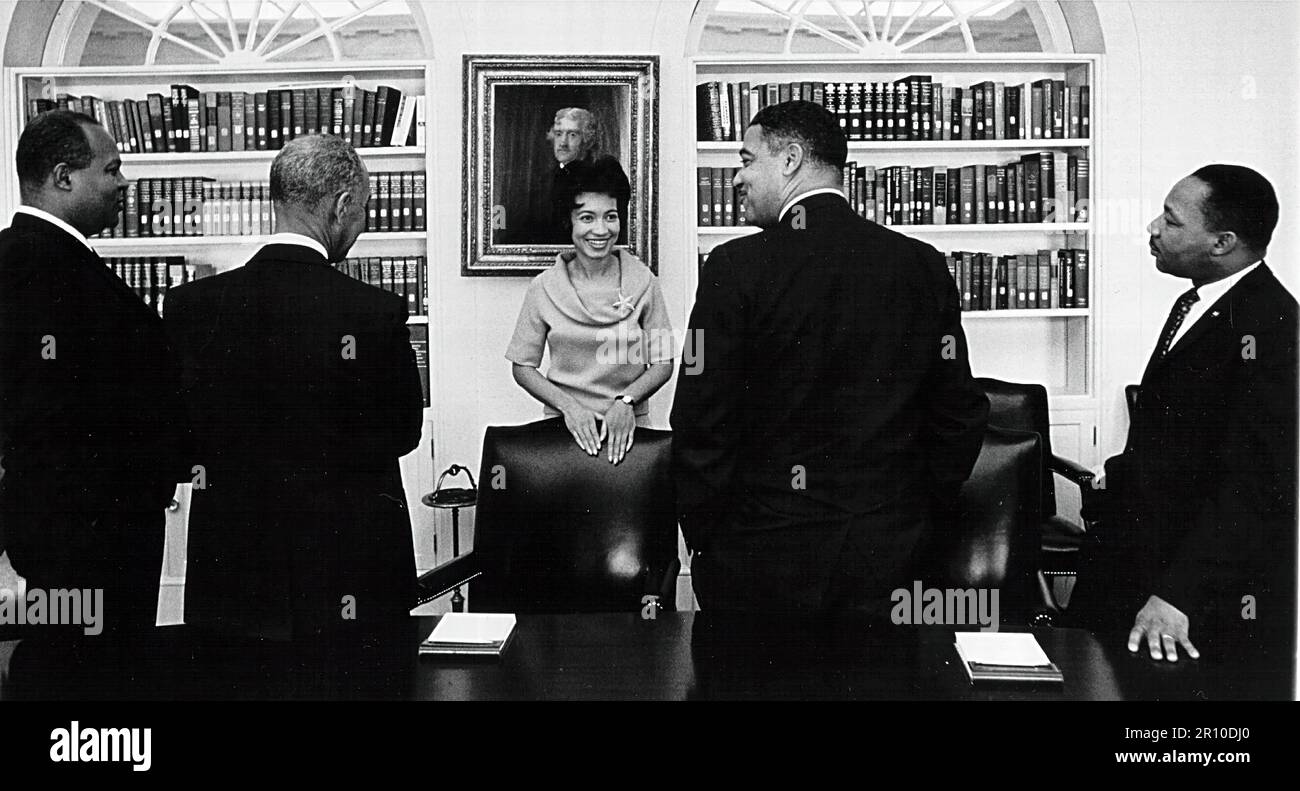 380887 67: A group of civil rights leaders speak with Geraldine Whittington, one of President Lyndon B. Johnson's private secretaries, before meeting with the President at the White House. Left to Right: James Farmer, Roy Wilkins , Whitney M. Young, and Rev. Martin Luther King. (photo by National Archive/Newsmakers) Stock Photo