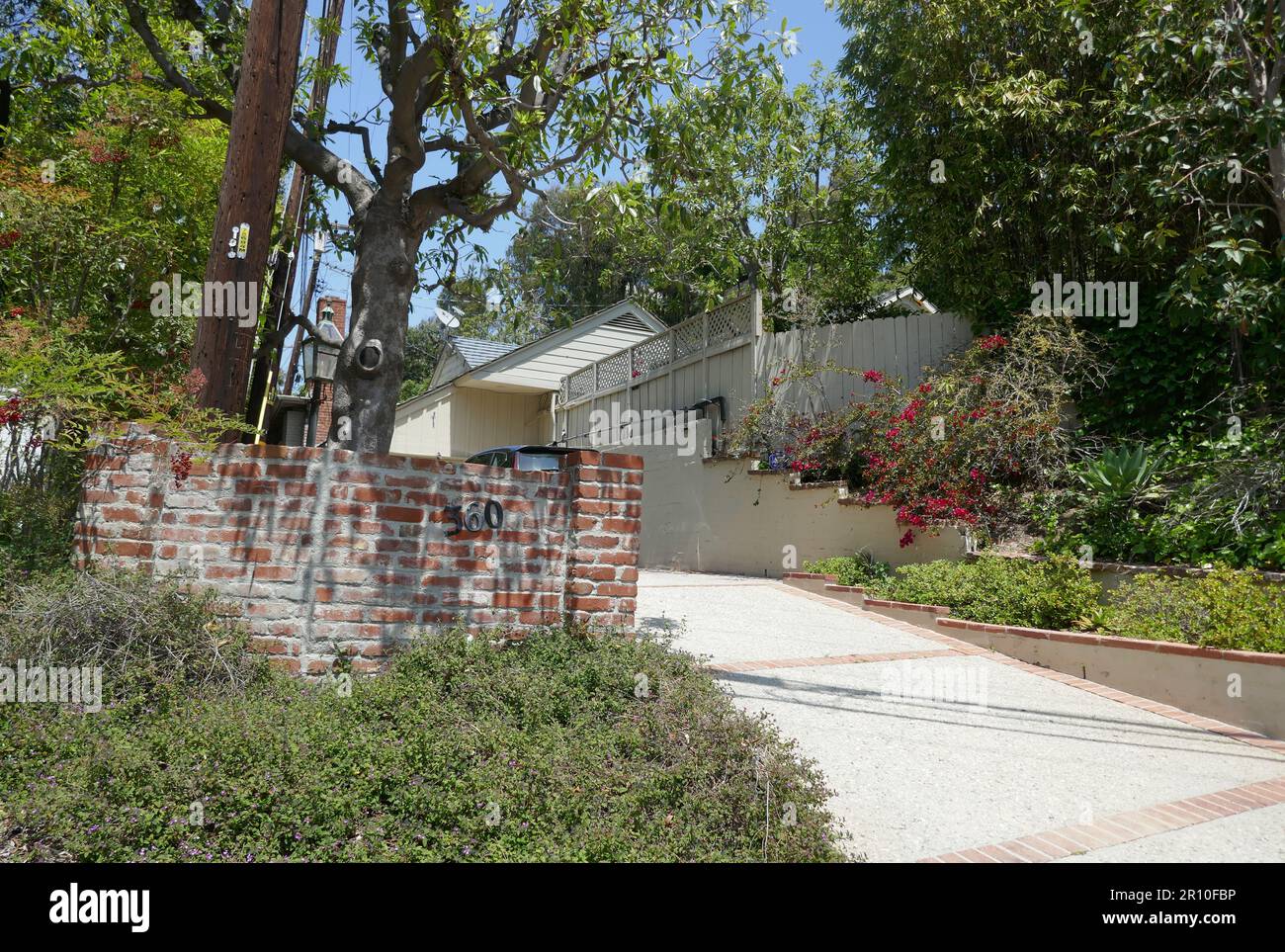 Los Angeles, California, USA 8th May 2023 Actor Montgomery Clift and Actor Dabney Coleman Former Home/house at 360 Kenter Avenue on May 8, 2023 in Los Angeles, California, USA. Photo by Barry King/Alamy Stock Photo Stock Photo