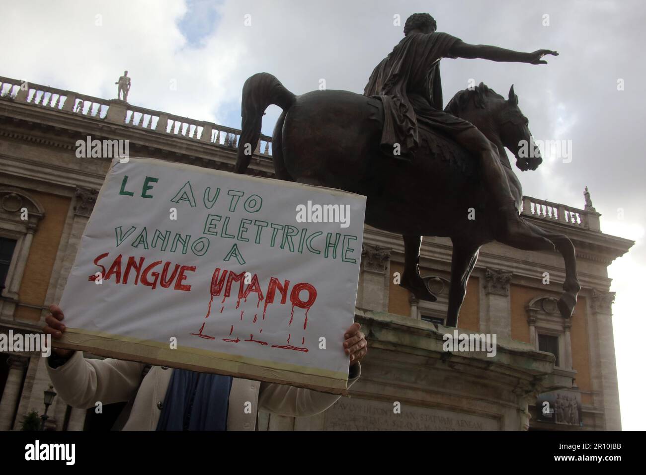Rome, . 11th Feb, 2021. Rome, Italy 10.05.2023: Manifestazione in campidoglio di cittadini a Roma contrari allla ZTL fascia verde dal 1 novembre 2023, che escluderebbe le auto inquinanti a benzina e diesel fino a euro 4 e motorini, all'interno della fascia verde della città di Roma che è estesa fino alla periferia . Molti striscioni di protesta contro il sindaco Gualtieri. Credit: Independent Photo Agency/Alamy Live News Stock Photo