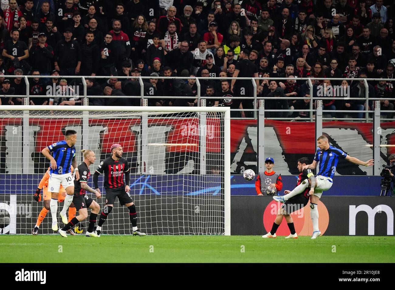 Milan, Italy May 10, 2023, Edin Dzeko (FC Inter) scores the goal of 1