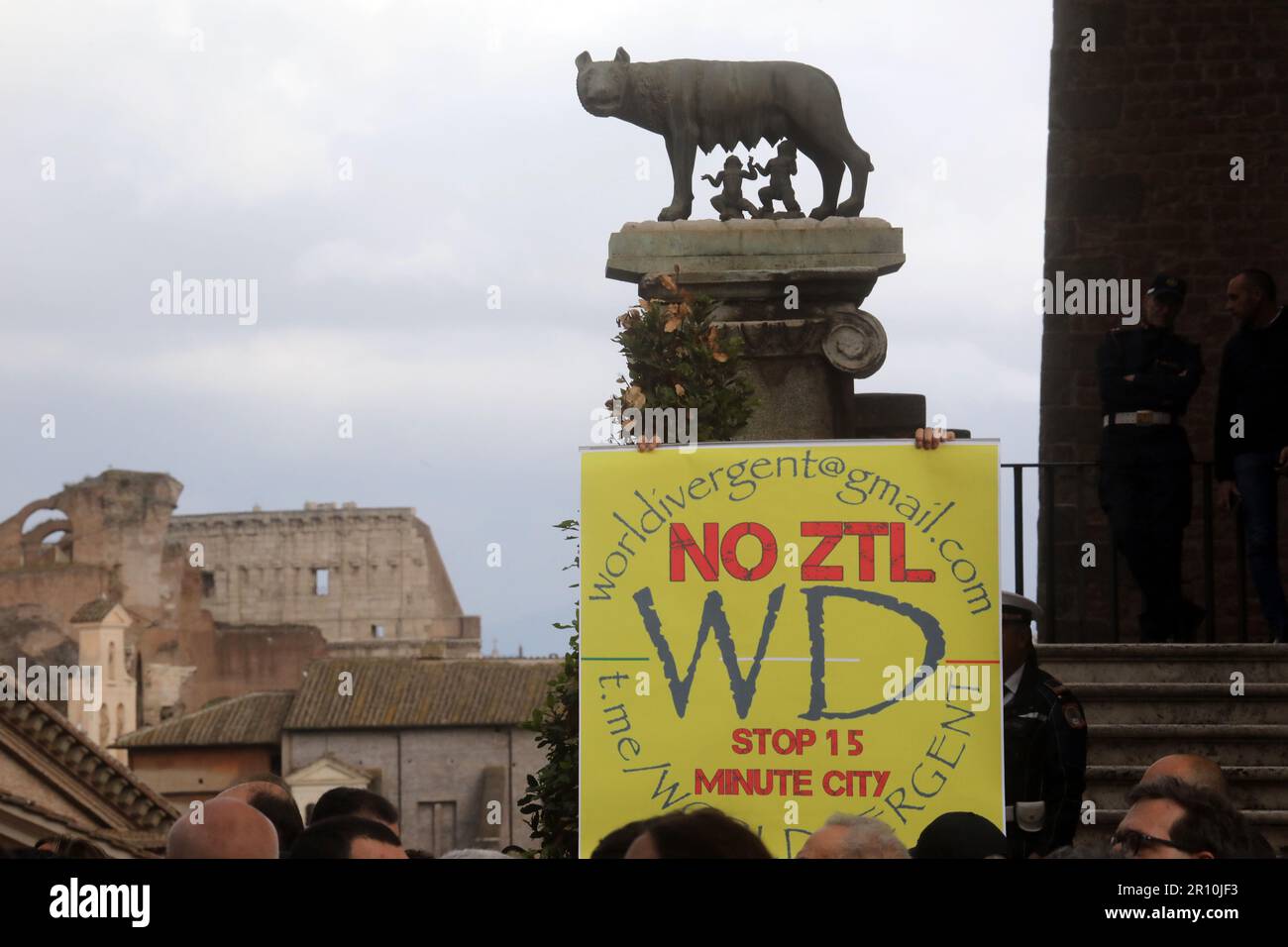 Rome, . 11th Feb, 2021. Rome, Italy 10.05.2023: Manifestazione in campidoglio di cittadini a Roma contrari allla ZTL fascia verde dal 1 novembre 2023, che escluderebbe le auto inquinanti a benzina e diesel fino a euro 4 e motorini, all'interno della fascia verde della città di Roma che è estesa fino alla periferia . Molti striscioni di protesta contro il sindaco Gualtieri. Credit: Independent Photo Agency/Alamy Live News Stock Photo