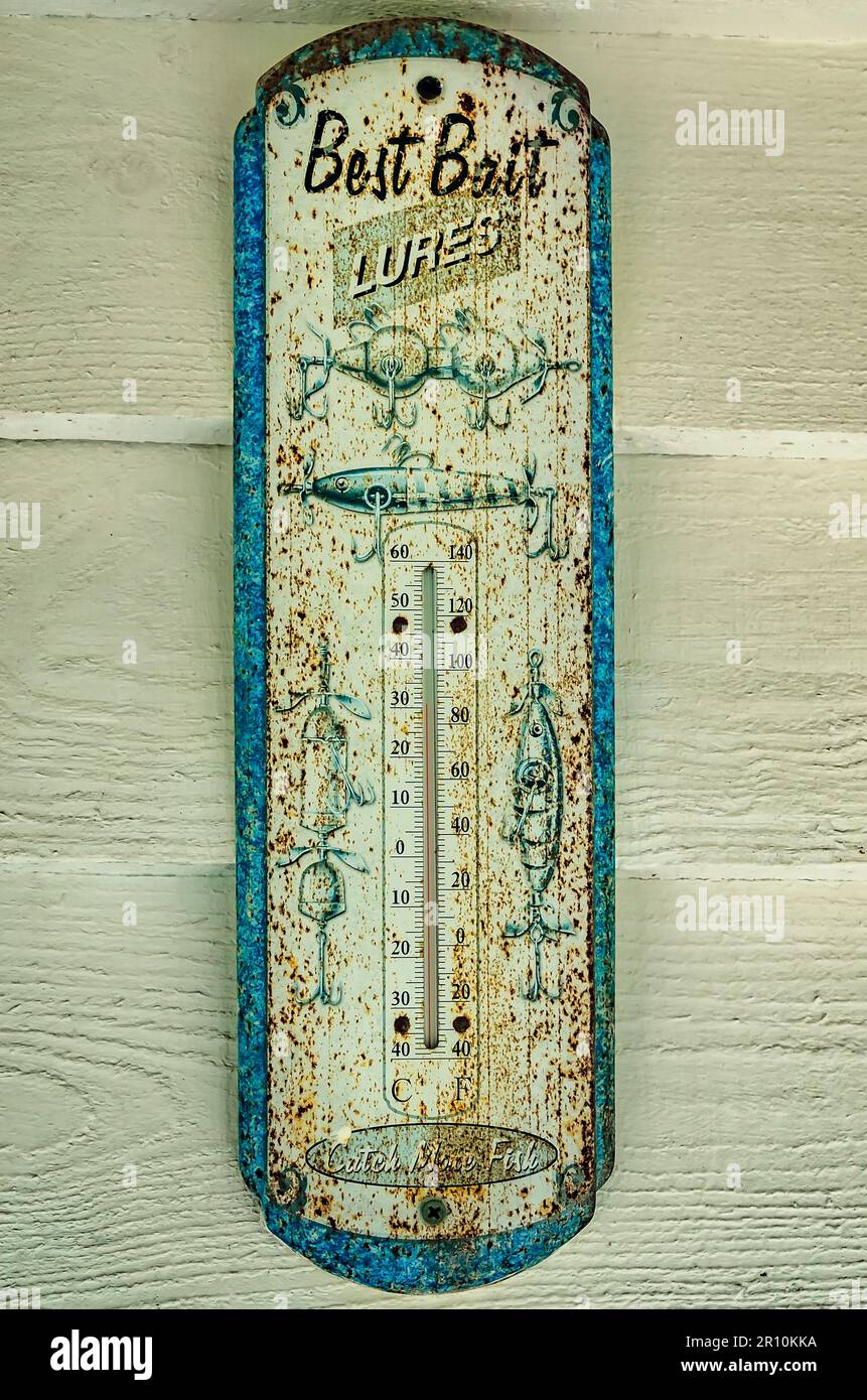 https://c8.alamy.com/comp/2R10KKA/a-vintage-thermometer-hangs-outside-an-old-fashioned-general-store-at-baldwin-county-bicentennial-park-april-22-2023-in-stockton-alabama-2R10KKA.jpg