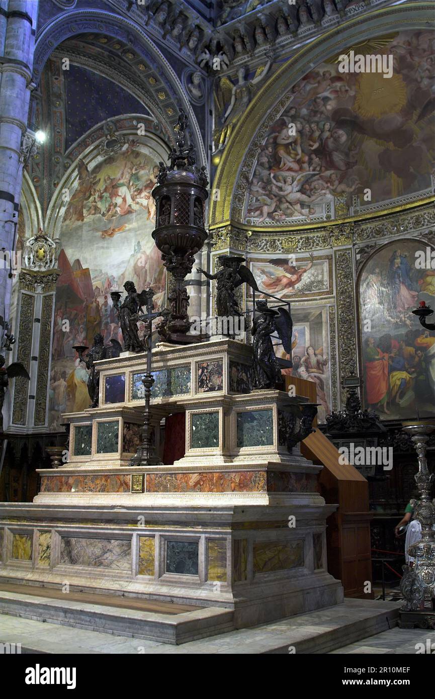 Italia Italy Italien; Cattedrale Metropolitana di Santa Maria Assunta; Cathedral of Saint Mary of the Assumption' Duomo di Siena; High altar Stock Photo
