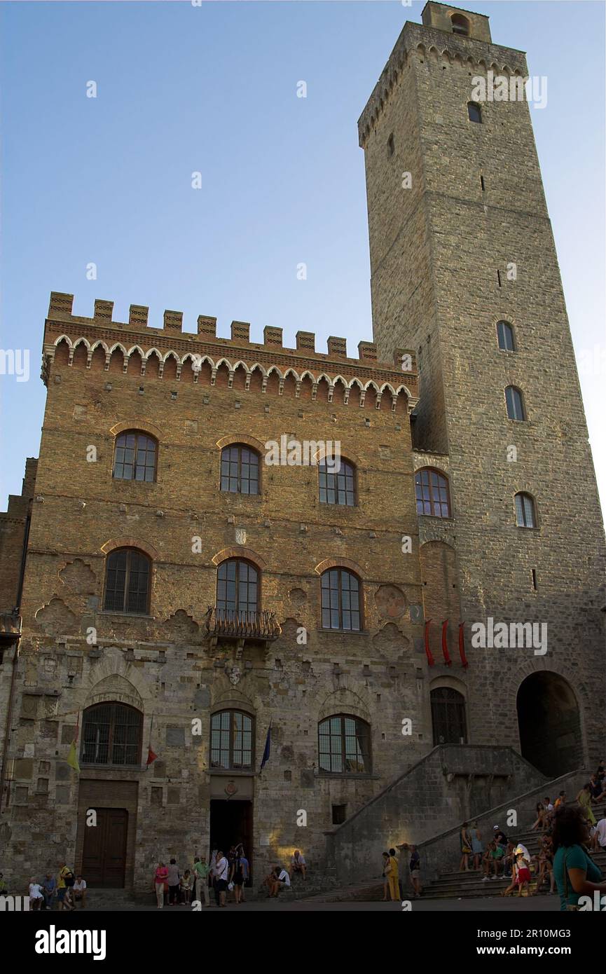 San Gimignano, Italia, Italy, Italien; Palazzo Comunale and Torre Grossa; ratusz, wysoka kamienna wieża, średniowiecze, architektura romańska Stock Photo