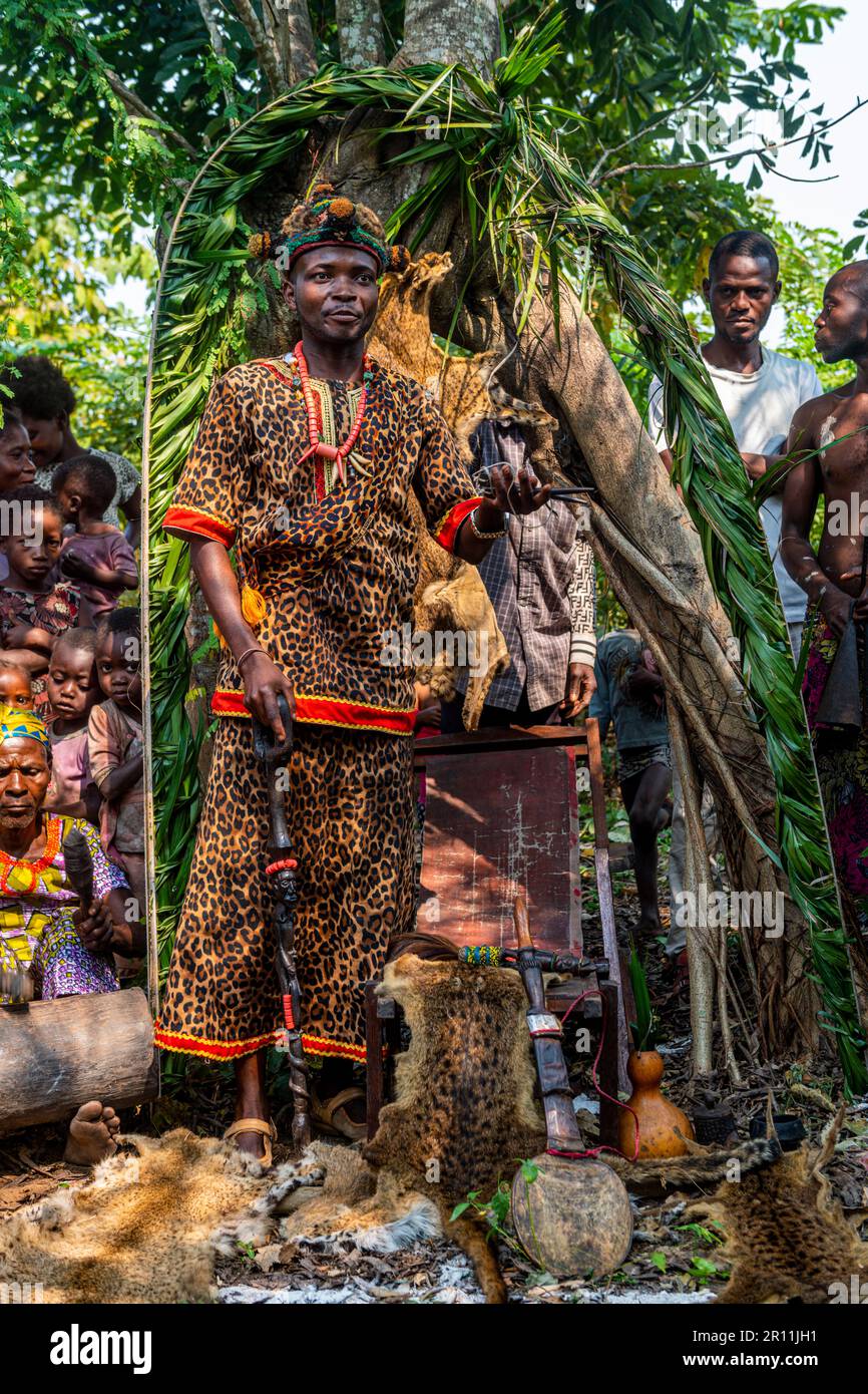 Tribal chief of the Yaka tribe, Mbandane, Congo Stock Photo - Alamy